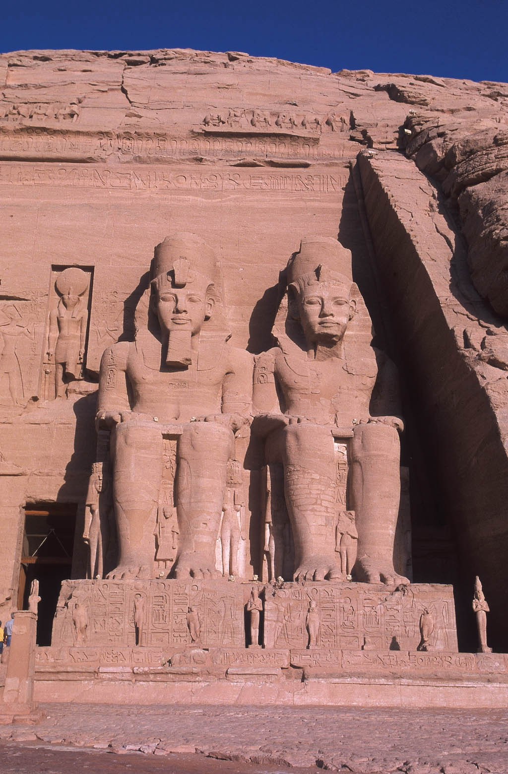 Façade du grand temple d’Abou Simbel et ses quatre colosses