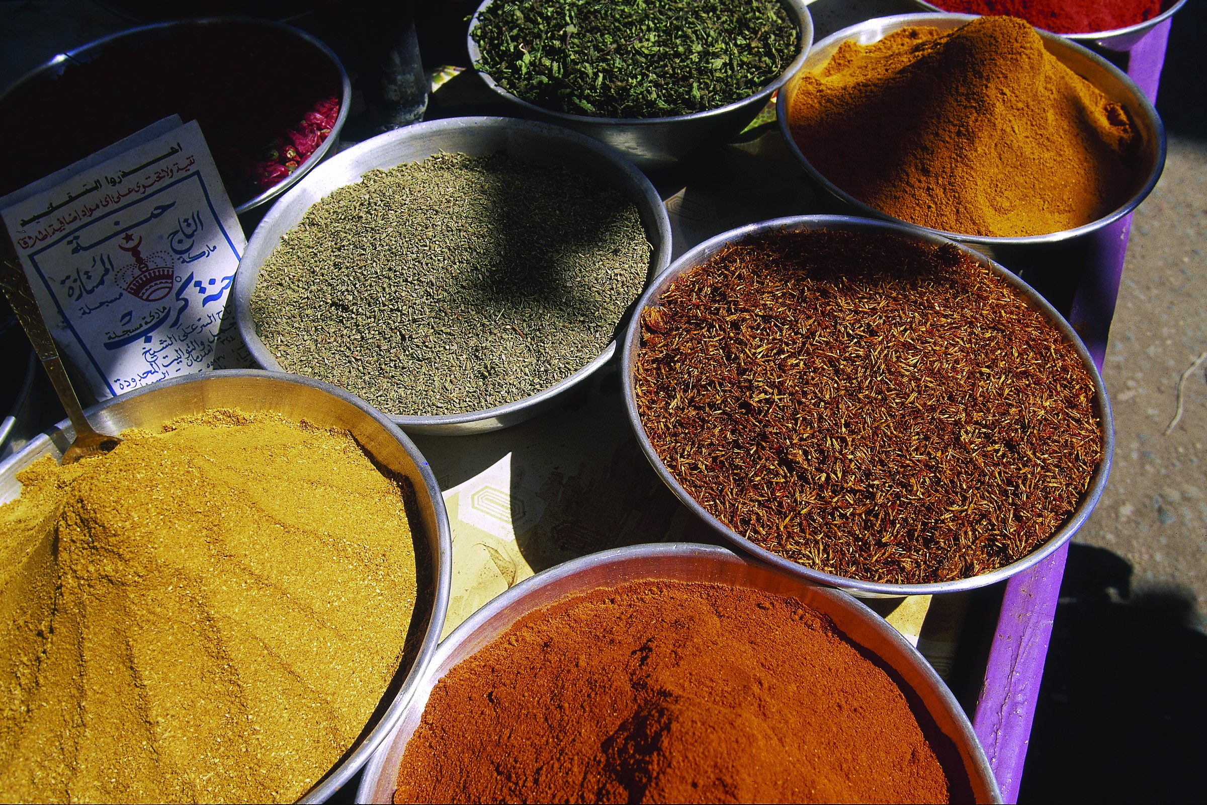 Assouan : épices en vrac au souk