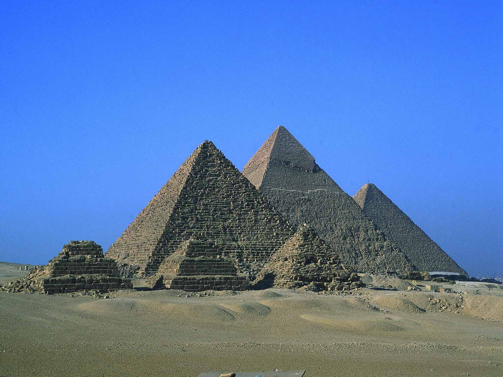 Les trois grandes pyramides du plateau de Gizeh