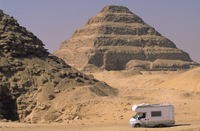 Autre vue de la pyramide à degrés sur le plateau de Saqqara