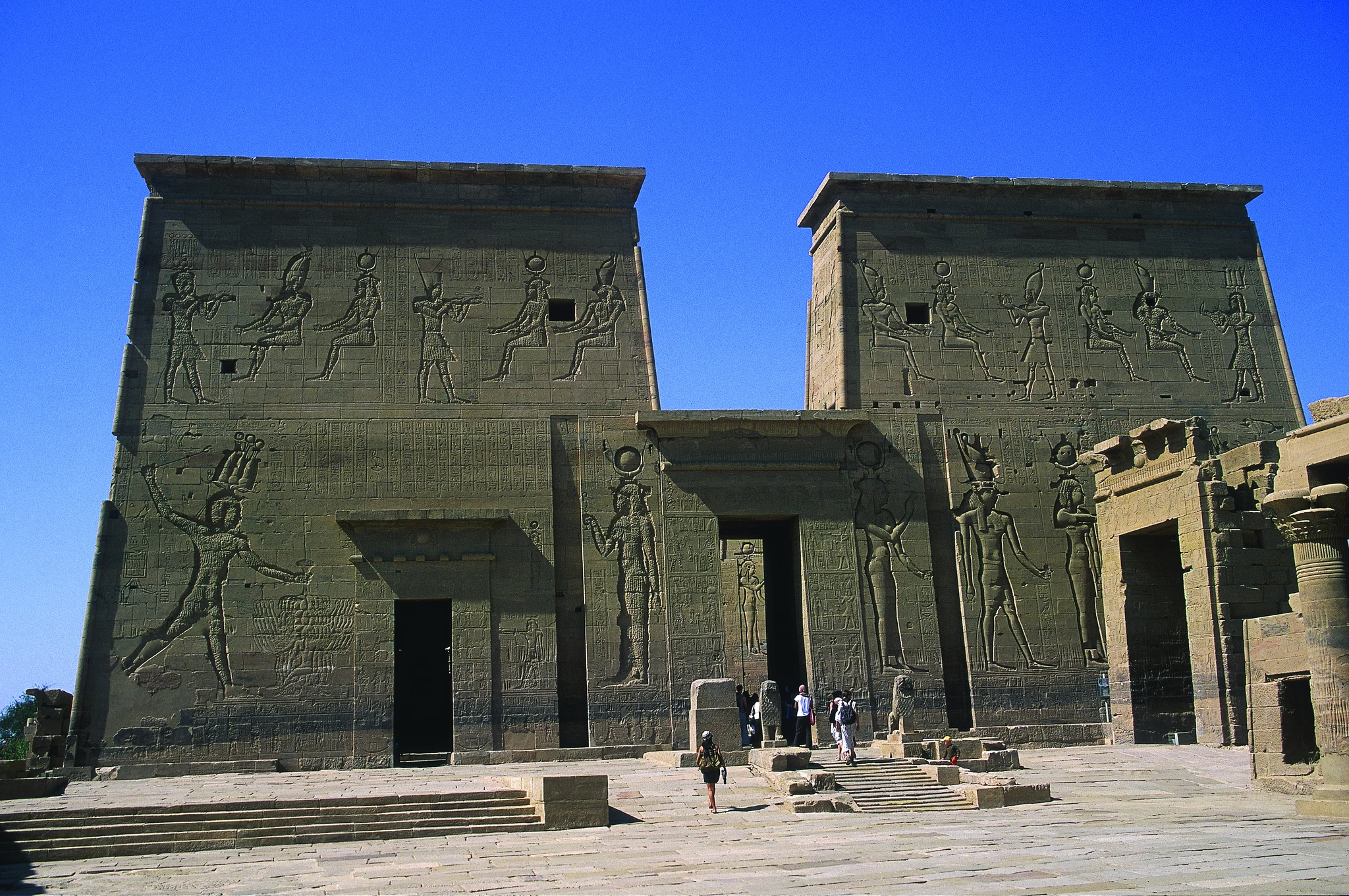 Le premier pylône du temple d’Isis à Philae.